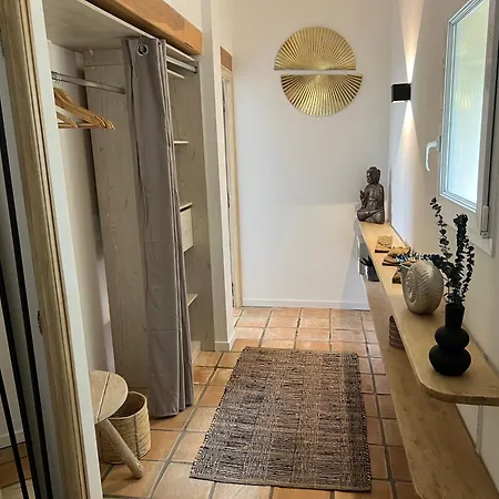 بيت ضيافة Les Hauts D'avignon روشيفورْ دو جارْ