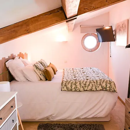 بيت ضيافة Les Hauts D'avignon روشيفورْ دو جارْ