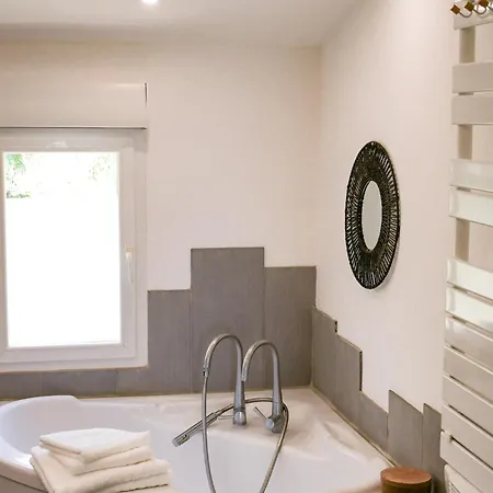 בית הארחה Les Hauts D'avignon *