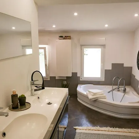 Les Hauts D'avignon بيت ضيافة *