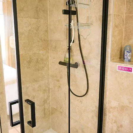 Les Hauts D'avignon بيت ضيافة *