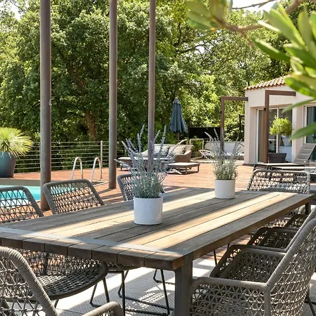 Les Hauts D'avignon بيت ضيافة