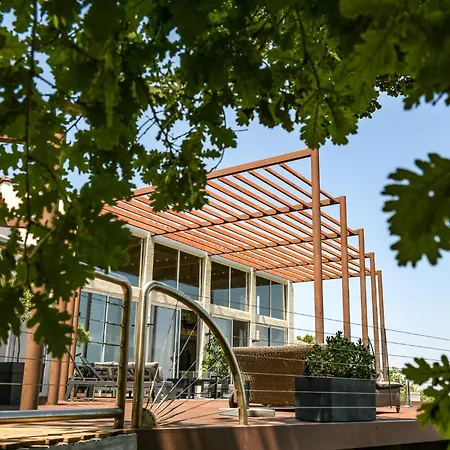 بيت ضيافة Les Hauts D'avignon روشيفورْ دو جارْ