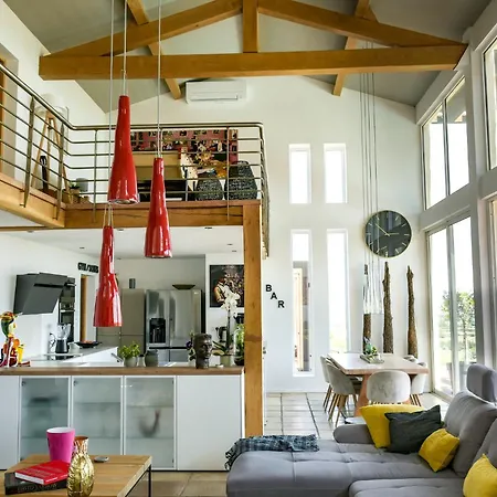 Les Hauts D'avignon * روشيفورْ دو جارْ