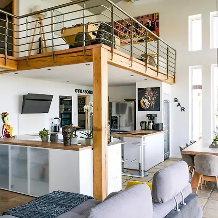 Les Hauts D'avignon بيت ضيافة